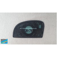 HYUNDAI GETZ TB - 9/2002 to 9/2011 - 3DR HATCH - DRIVERS - RIGHT SIDE FLAT GLASS MIRROR WITH BACKING PLATE - TB-CAR G/HOLDER RH >PP< -(SECOND HAND)