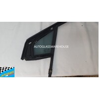 HOLDEN ASTRA BL - 10/2017 to CURRENT - 4DR SEDAN - DRIVERS - RIGHT SIDE FRONT QUARTER GLASS - ENCAPSULATED (565498024) - (SECOND-HAND)