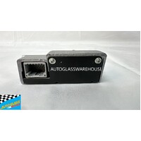 SUITABLE FOR TOYOTA HIACE H30 ZR - 6/2019 to CURRENT - LWB (TRADE VAN) - CAMERA ADAS FOR FRONT WINDSCREEN - (SECOND-HAND)