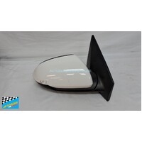 KIA RIO YB - 12/2016 to CURRENT - 5DR HATCH - DRIVERS - RIGHT SIDE MIRROR - WHOLE ASSEMBLY WITH FLAT GLASS MIRROR - E13 049725