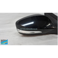 HYUNDAI ACCENT RB - 7/2011 TO 12/2019 - 5DR HATCH - DRIVERS - RIGHT SIDE MIRROR ASSEMBLY - ELECTRIC WITH LAMP - 8 HOLE 5 PINS - NEW