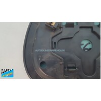 suitable for TOYOTA PRADO 120 SERIES - 2/2003 to 10/2009 - WAGON -DRIVERS- RIGHT SIDE FLAT GLASS MIRROR W/ BACKING PLATE - R7387 >PP< - (SECOND-HAND)