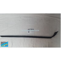HYUNDAI TUCSON NX4 V1 - 3/2021 to CURRENT - 5DR WAGON - RIGHT SIDE FRONT WINDSCREEN MOULD - 86140 - N9000