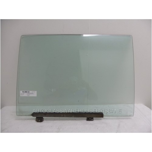 MERCEDES 116 SERIES 7/1973 to 12/1980 - 4DR SEDAN - RIGHT SIDE REAR DOOR GLASS - (Second-hand)