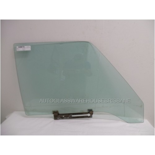 BMW 2500/3300 - 1/1968 to 1/1977 - 4DR SEDAN - DRIVERS - RIGHT SIDE FRONT DOOR GLASS -  800MM WIDE - GREEN  - (Second-hand)