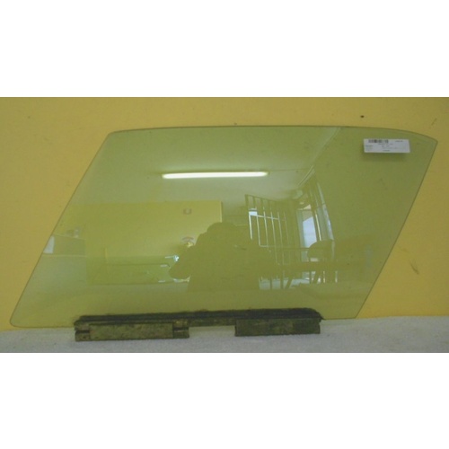 TRIUMPH TR7 - 1978 TO 1982 - COUPE - PASSENGER - LEFT SIDE FRONT DOOR GLASS -  (not Convertible) - (Second-hand)