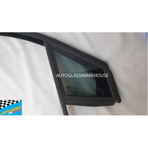 HOLDEN ASTRA BL - 10/2017 to CURRENT - 4DR SEDAN - DRIVERS - RIGHT SIDE FRONT QUARTER GLASS - ENCAPSULATED (565498024) - (SECOND-HAND)