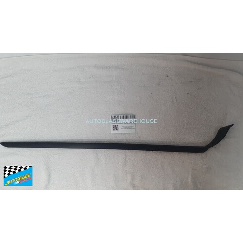 HYUNDAI TUCSON NX4 V1 - 3/2021 to CURRENT - 5DR WAGON - RIGHT SIDE FRONT WINDSCREEN MOULD - 86140 - N9000 - (SECOND-HAND)