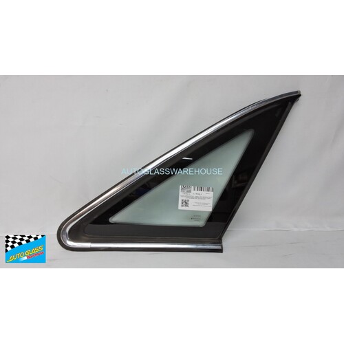 HOLDEN COMMODORE VN/VP - 9/1988 to 7/1993 - 4DR SEDAN - RIGHT SIDE REAR OPERA GLASS - CHROME MOULD - ROUND CORNER - BOTTOM (490MM WIDE) (SECOND-HAND)