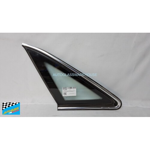 HOLDEN COMMODORE VN/VP - 9/1988 to 7/1993 - 4DR SEDAN - LEFT SIDE REAR OPERA GLASS - CHROME MOULD - ROUND CORNER - BOTTOM (490MM WIDE) - (SECOND-HAND)