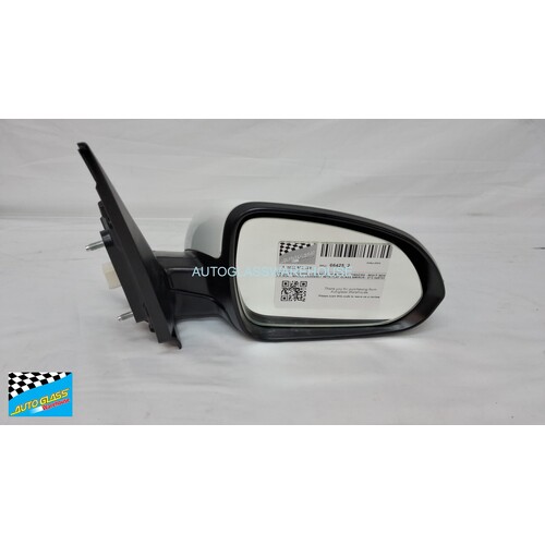 KIA RIO YB - 12/2016 to CURRENT - 5DR HATCH - DRIVERS - RIGHT SIDE MIRROR - WHOLE ASSEMBLY WITH FLAT GLASS MIRROR - E13 049725